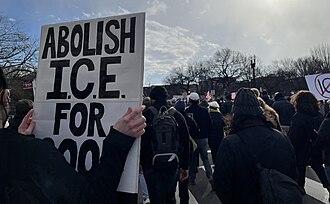 Demo mit Schild: Abolish I.C.E For Good